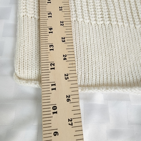 Gap  Round  Neck Ribbed Knit  Women's Sweater Size M - Picture 6 of 7